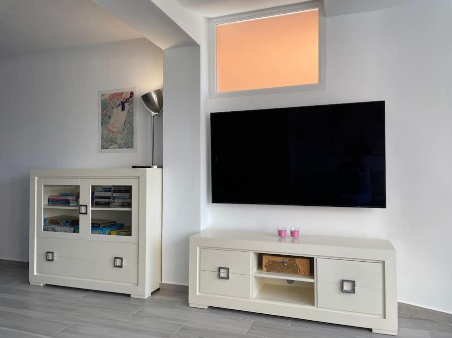 Mar Menor Golf Resort, Luxury Sleeps 6, Views Apartment
